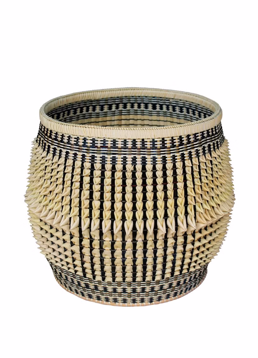Tác phẩm "Bình hoa đan tre" của tác giả Nguyễn Văn Tĩnh (Hà Nội) đoạt giải Nhì, loại hình Sản phẩm ứng dụng.