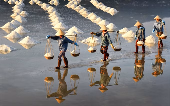 Tác phẩm "Mùa muối' của nhà nhiếp ảnh Trần Phong