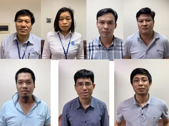 Nguyễn Nhật Cảm (trên cùng, bên trái) cùng các bị cáo liên quan. Nguyễn Nhật Cảm (trên cùng, bên trái) cùng các bị cáo liên quan.