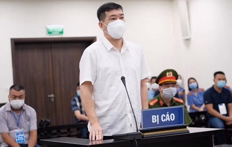 Bị cáo Phùng Anh Lê bị đưa ra xét xử tại phiên tòa.