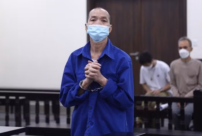 Đặng Văn Hoa bị đưa ra xét xử tại phiên tòa.