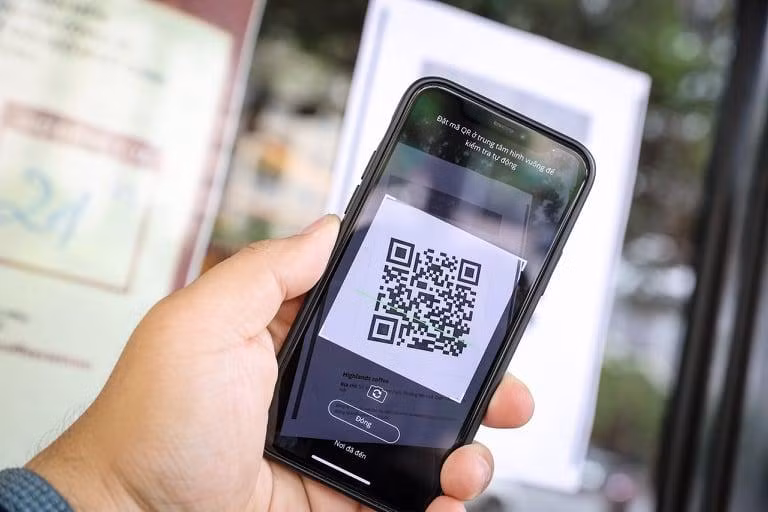 Quét mã QR để phục vụ công tác truy vết nhanh chóng