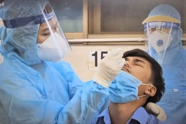 Chi phí xét nghiệm đang là gánh nặng cho người dân và doanh nghiệp