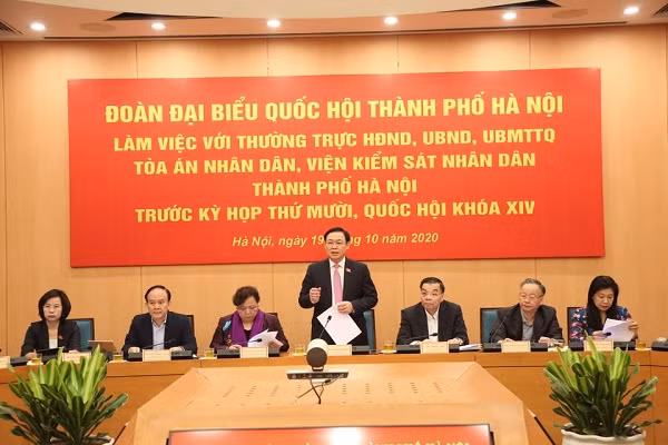 Bí thư Thành ủy, Trưởng đoàn ĐBQH TP Hà Nội Vương Đình Huệ kết luận buổi làm việc