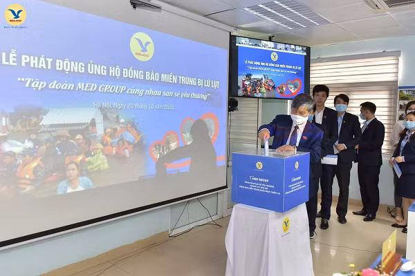 GS Nguyễn Anh Trí ủng hộ 50 triệu đồng cho đồng bào miền Trung bị lũ lụt