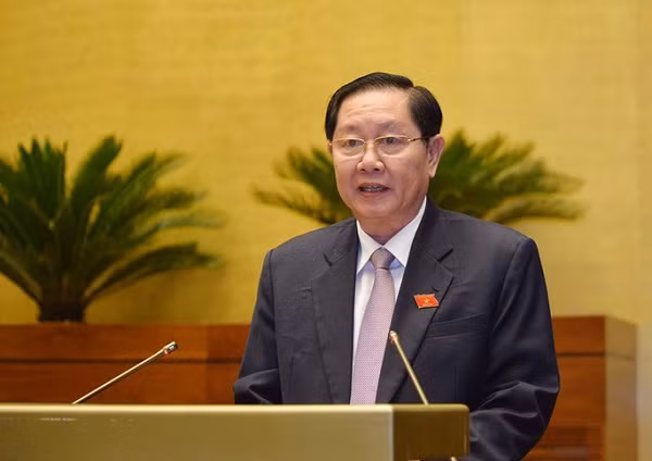 Bộ trưởng Lê Vĩnh Tân trình bày tờ trình trước Quốc hội Bộ trưởng Lê Vĩnh Tân trình bày tờ trình trước Quốc hội