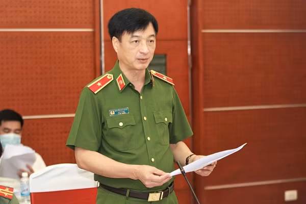 Thứ trưởng Bộ Công an Nguyễn Duy Ngọc báo cáo tại phiên họp UBTVQH