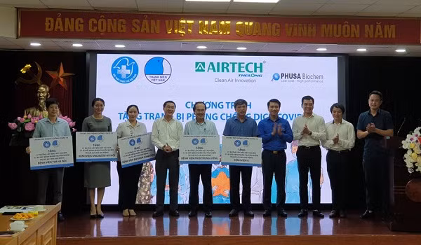 Trao tặng bộ thiết bị y tế phục vụ chống dịch Covid-19 cho 5 bệnh viện ở Hà Nội Trao tặng bộ thiết bị y tế phục vụ chống dịch Covid-19 cho 5 bệnh viện ở Hà Nội
