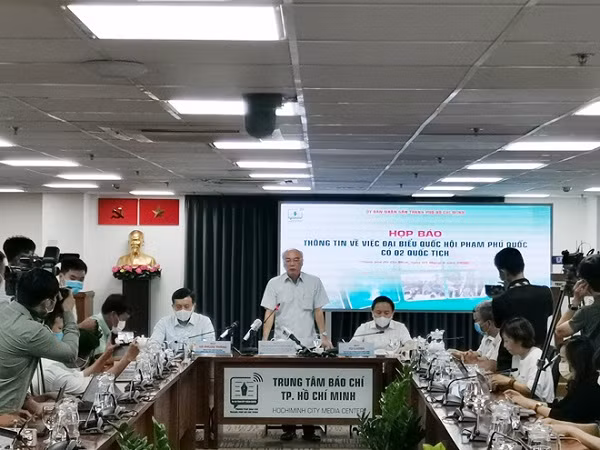 Trưởng Ban Tuyên giáo Thành ủy TP HCM chủ trì buổi họp báo