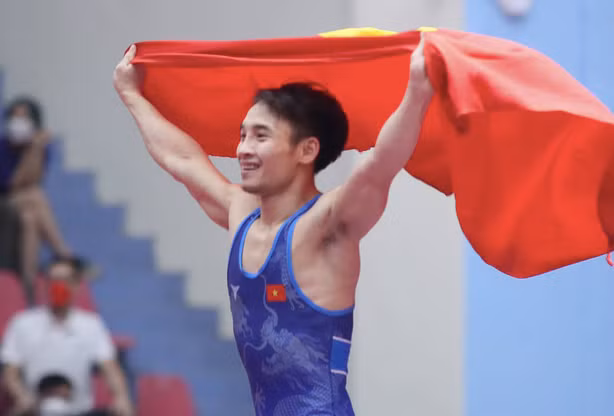 Võ sỹ vật tự do hạng 57kg nam Phùng Khắc Huy góp thêm HCV cho đoàn chủ nhà Việt Nam sớm hoàn thành chỉ tiêu 140 HCV đề ra (Ảnh: Bùi Lượng)