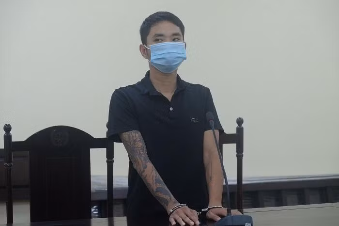 Ninh Văn Đức bị đưa ra xét xử tại phiên tòa.