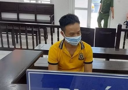 Lò Văn Tươi bị đưa ra xét xử tại phiên tòa.