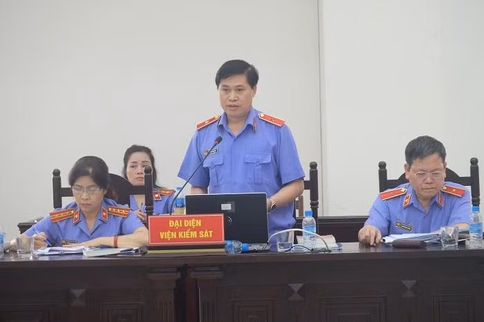Đại diện Viện kiểm sát thực hành quyền công tố tại phiên tòa.