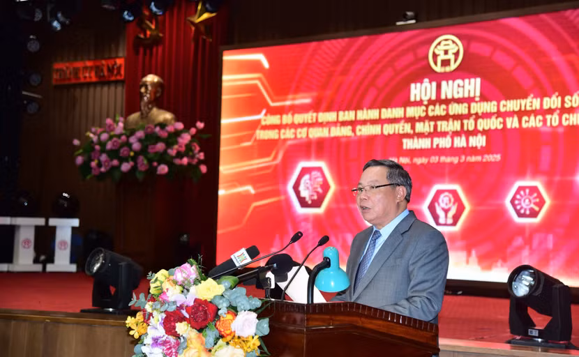 Phó Bí thư Thường trực Thành ủy Nguyễn Văn Phong phát biểu tại hội nghị Phó Bí thư Thường trực Thành ủy Nguyễn Văn Phong phát biểu tại hội nghị