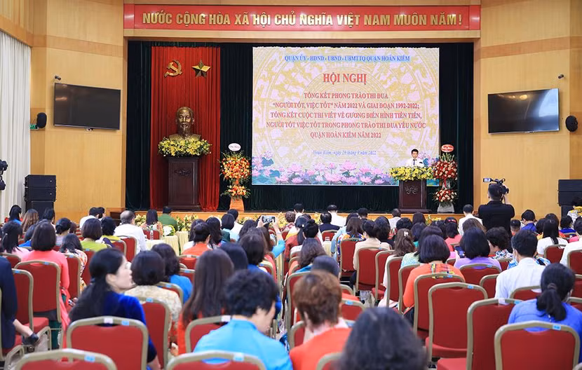 Đồng chí Phạm Tuấn Long, Chủ tịch UBND quận Hoàn Kiếm nhấn mạnh, phong trào "người tốt, việc tốt" đóng vai trò quan trọng trong sự nghiệp phát triển của quận nói riêng và thành phố Hà Nội nói chung