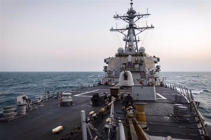 Tàu khu trục USS John S. McCain của Mỹ tại Biển Đông hồi đầu năm nay Tàu khu trục USS John S. McCain của Mỹ tại Biển Đông hồi đầu năm nay