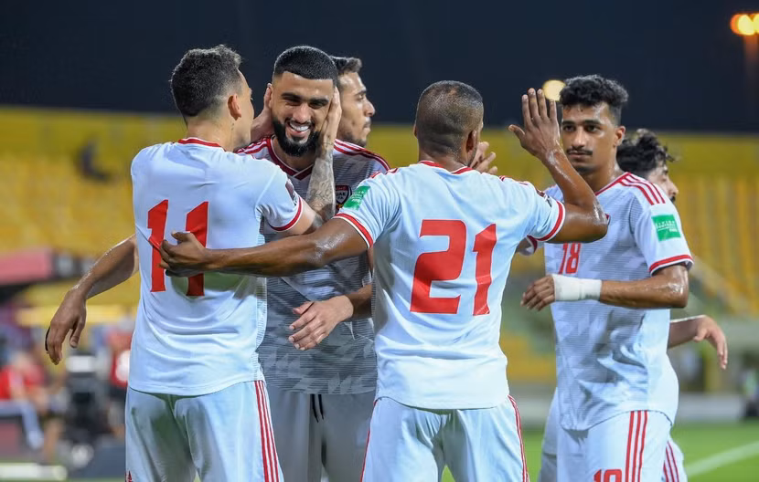 UAE loại Thái Lan để "đua song mã" giành ngôi đầu bảng với tuyển Việt Nam UAE loại Thái Lan để "đua song mã" giành ngôi đầu bảng với tuyển Việt Nam