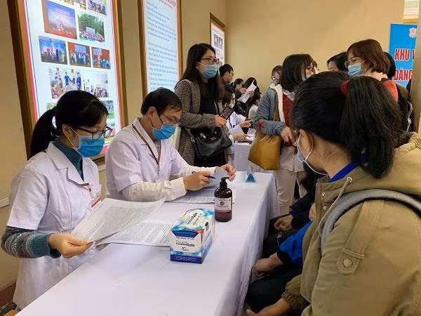 Rất đông sinh viên tình nguyện đăng ký tiêm thử nghiệm vaccine COVIVA