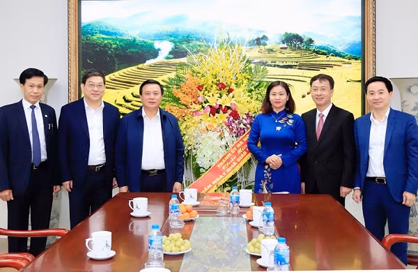 Phó Bí thư Thường trực Thành ủy Hà Nội chúc mừng Học viện Chính trị quốc gia Hồ Chí Minh