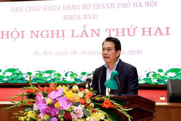Chủ nhiệm Ủy ban Kiểm tra Thành ủy Hà Nội Hoàng Trọng Quyết phát biểu tại hội nghị Thành ủy sáng 28-11