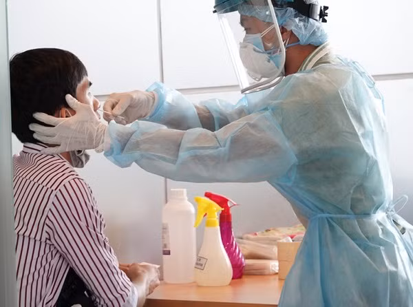 Lấy mẫu xét nghiệm Covid-19 tại Cần Thơ Lấy mẫu xét nghiệm Covid-19 tại Cần Thơ