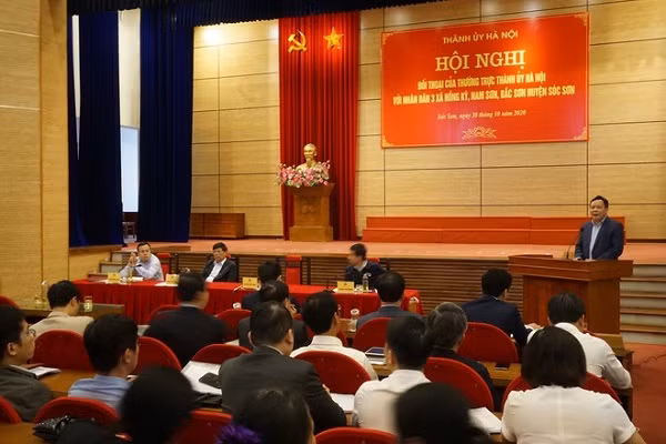 Phó Bí thư Thành ủy Nguyễn Văn Phong đối thoại với nhân dân 3 xã Hồng Kỳ, Nam Sơn, Bắc Sơn (huyện Sóc Sơn) hôm 30-10 Phó Bí thư Thành ủy Nguyễn Văn Phong đối thoại với nhân dân 3 xã Hồng Kỳ, Nam Sơn, Bắc Sơn (huyện Sóc Sơn) hôm 30-10
