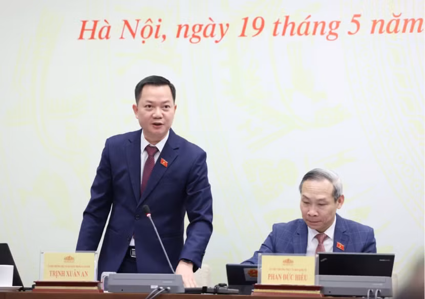 ĐBQH Trịnh Xuân An trả lời báo chí sáng 19-5