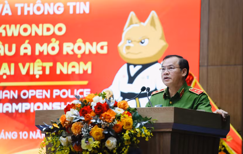 Trung tướng Nguyễn Văn Long - Thứ trưởng Bộ Công an phát biểu tại sự kiện Trung tướng Nguyễn Văn Long - Thứ trưởng Bộ Công an phát biểu tại sự kiện