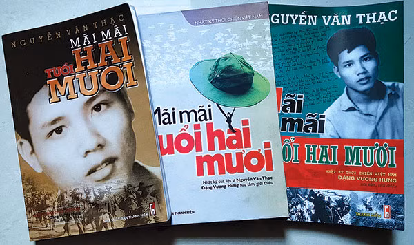 Cuốn sách "Mãi mãi tuổi hai mươi" của liệt sĩ Nguyễn Văn Thạc.