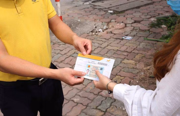 Chuyển phát CCCD đến người dân một cách an toàn, nhanh chóng