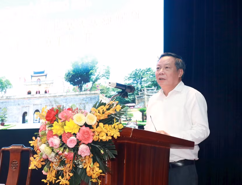 Phó Bí thư Thành ủy Hà Nội Nguyễn Văn Phong phát biểu tại hội thảo khoa học.