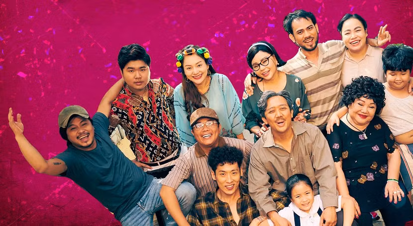 Trấn Thành và dàn diễn viên NSND Ngọc Giàu, Tuấn Trần, Lê Giang, Lan Phương, Hoàng Mèo, La Thành, bé Ngân Chi, Quốc Khánh, Lê Trang, Bảo Phúc… trong “Bố già”