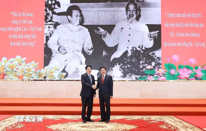Chủ tịch nước Lương Cường và Tổng Bí thư, Chủ tịch nước Lào Thongloun Sisoulith dự Giao lưu Hữu nghị Việt-Lào với chủ đề “Tình sâu hơn nước Hồng Hà-Cửu Long” Chủ tịch nước Lương Cường và Tổng Bí thư, Chủ tịch nước Lào Thongloun Sisoulith dự Giao lưu Hữu nghị Việt-Lào với chủ đề “Tình sâu hơn nước Hồng Hà-Cửu Long”