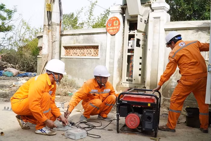 Khắc phục sự cố điện do ảnh hưởng của bão Yagi tại Bắc Giang Khắc phục sự cố điện do ảnh hưởng của bão Yagi tại Bắc Giang