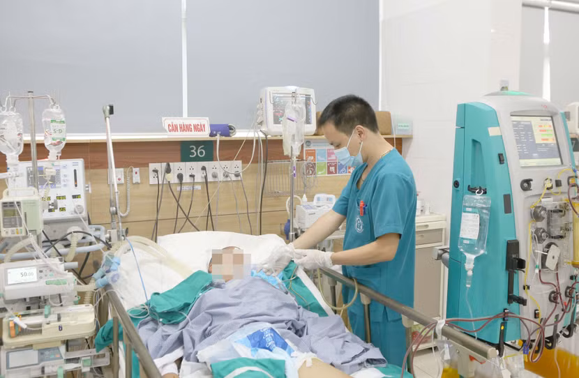 Trong 4 bệnh nhân đang điều trị tại BV Bạch Mai có 02 người phải thở máy, tiên lương nặng