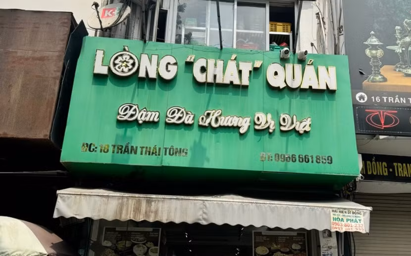 Cơ quan chức năng kiểm tra tại cơ sở "Lòng chát quán" tại Cầu Giấy