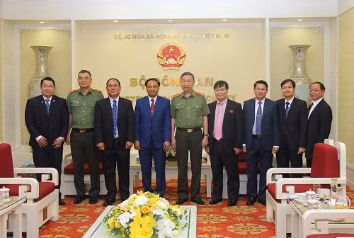 Đại diện lãnh đạo Bộ Công an Việt Nam và Bộ An ninh Lào tại buổi tiếp