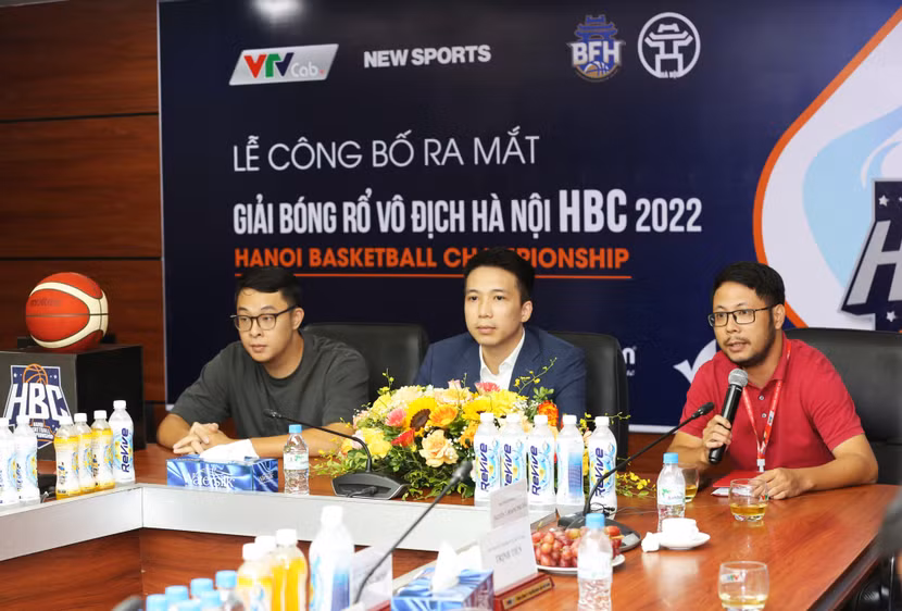 Đại diện ban tổ chức công bố, thông tin về giải đấu