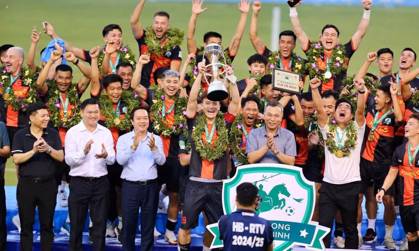 CLB Phù Đổng Ninh Bình dự kiến lấy tên Ninh Bình FC tham dự V-League 2025/26 CLB Phù Đổng Ninh Bình dự kiến lấy tên Ninh Bình FC tham dự V-League 2025/26