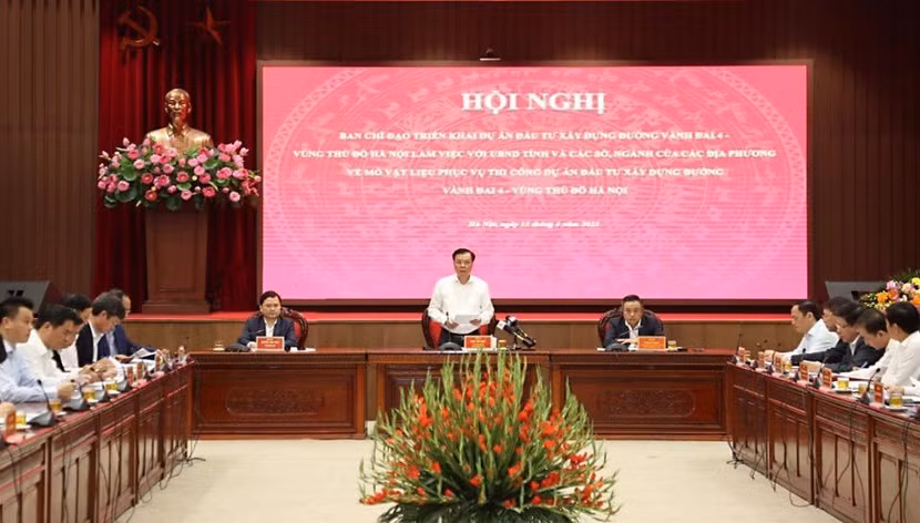 Các đồng chí chủ trì hội nghị