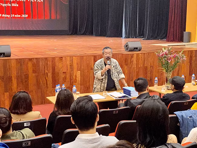 Đạo diễn NSND Lê Hùng phát biểu tại Lễ khởi công