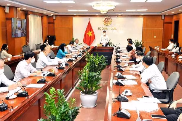 Lãnh đạo Bộ Công Thương họp trực tuyến với lãnh đạo tỉnh Bắc Ninh, bàn giải pháp duy trì sản xuất