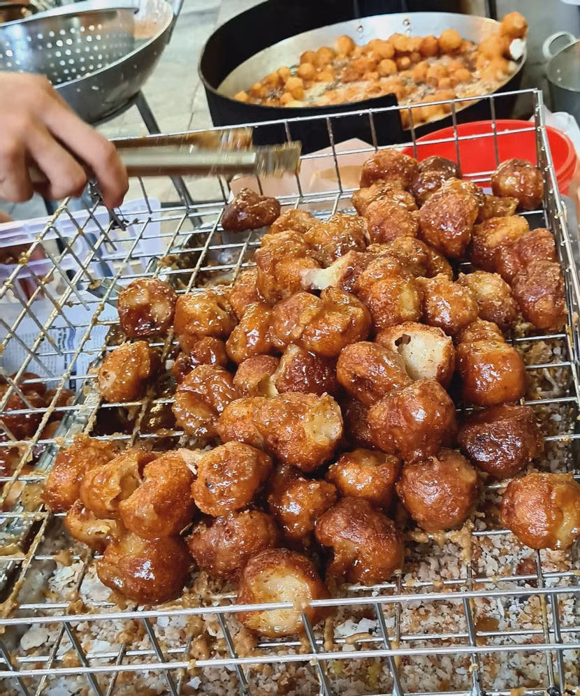 Những chiếc bánh rán mật hấp dẫn Những chiếc bánh rán mật hấp dẫn