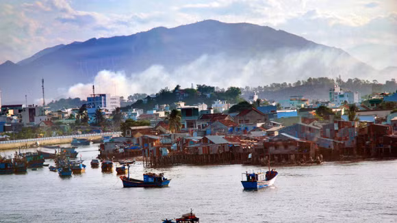 "Xóm nước đen" giữa lòng thiên đường biển đảo ảnh 1
