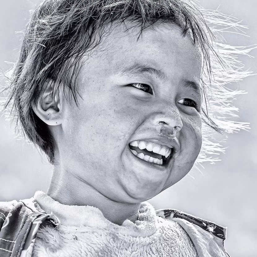 Nụ cười hồn nhiên của bé gái dân tộc Mông ở Hà Giang