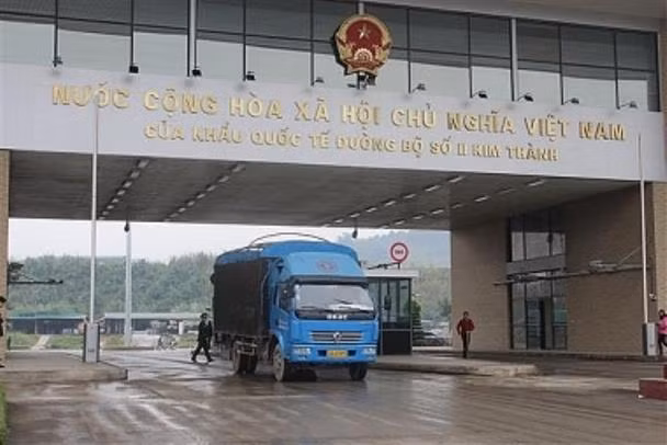 Lại tạm ngừng thông quan hàng hóa qua cửa khẩu Kim Thành II