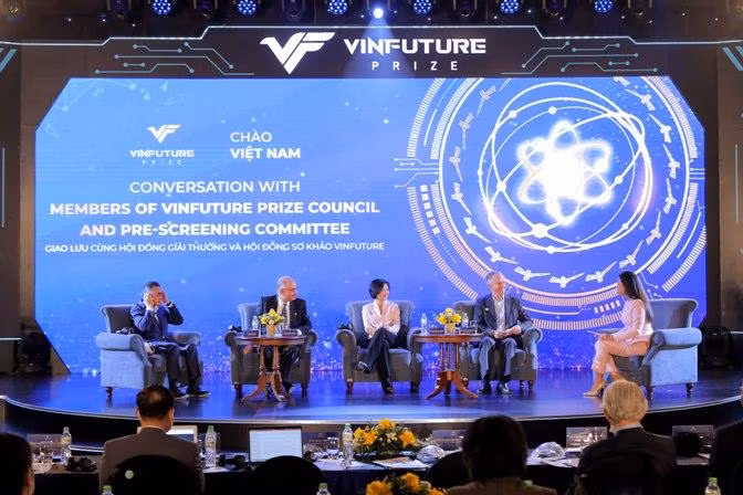 Hội đồng giải thưởng VinFuture giao lưu trong chương trình "Chào Việt Nam" sáng 18-1