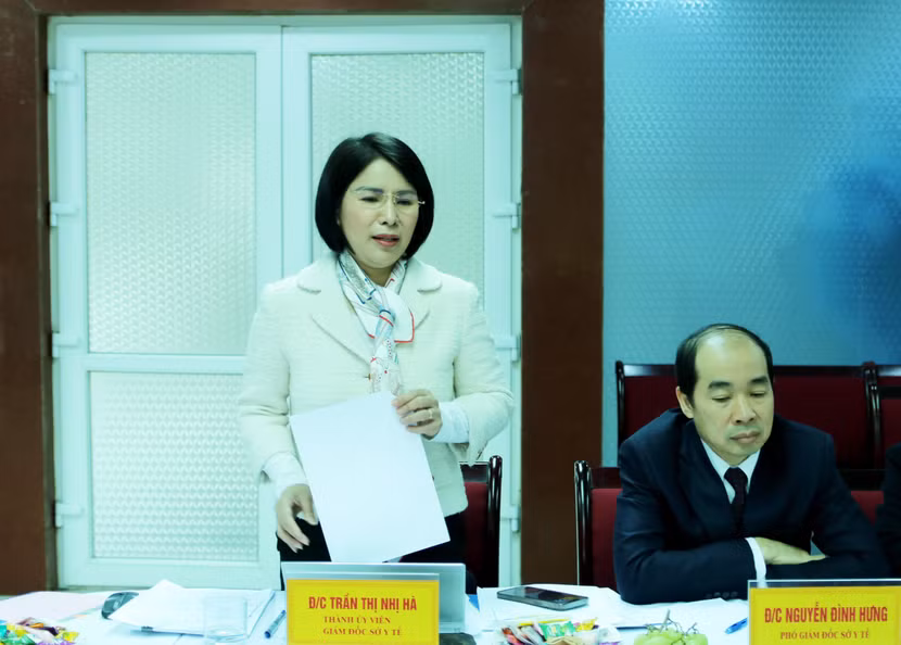 Giám đốc Sở Y tế Hà Nội Trần Thị Nhị Hà báo cáo tại buổi làm việc Giám đốc Sở Y tế Hà Nội Trần Thị Nhị Hà báo cáo tại buổi làm việc