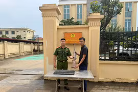 Đẩy mạnh vận động người dân giao nộp vũ khí, công cụ hỗ trợ 