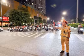 Trắng đêm giữ trọn niềm vui chiến thắng cho người hâm mộ bóng đá Thủ đô